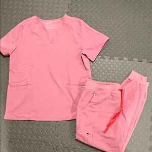 Figs Women's Pink Casma Top and Zamora joggers both Size XL